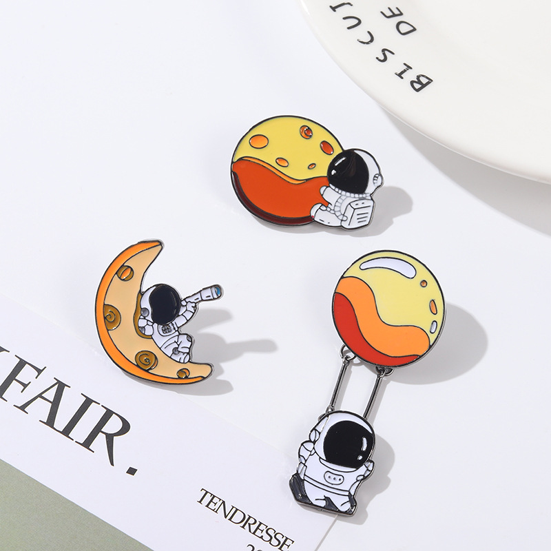 Astronaut Enamel Pin Custom Pl - Embroidery Bali 评论和价格