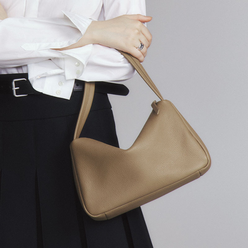 Head Layer Cowhide Armpit Bag  - Embroidery Meaning 评论和价格