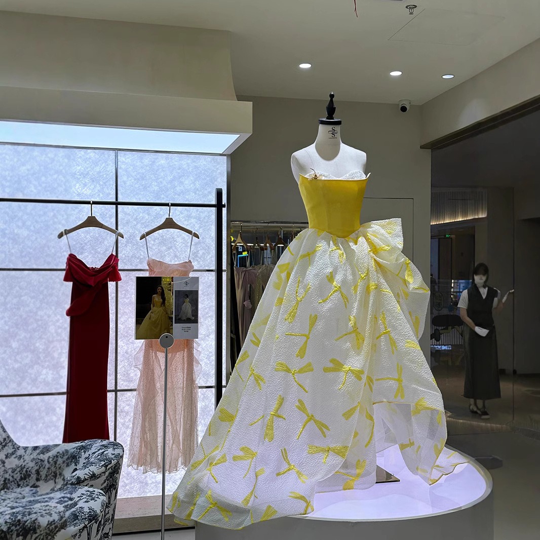 Elegant Yellow Satin Top Pagea - Embroidery Yellow Dress 评论和价格
